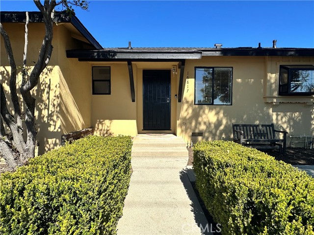 Detail Gallery Image 3 of 39 For 16817 San Fernando Mission, Granada Hills,  CA 91344 - 3 Beds | 2 Baths