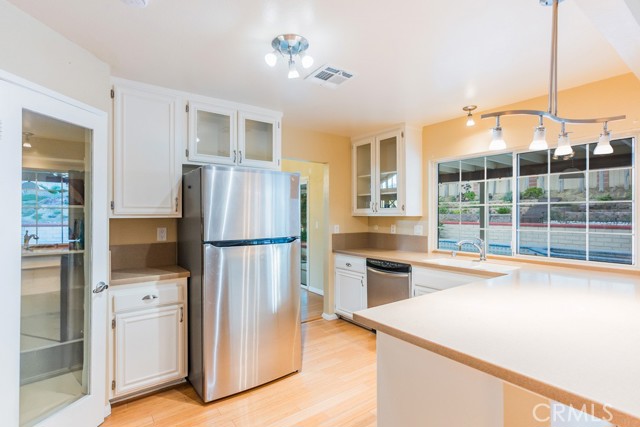 Detail Gallery Image 17 of 66 For 23132 Posada, Valencia,  CA 91354 - 5 Beds | 3 Baths