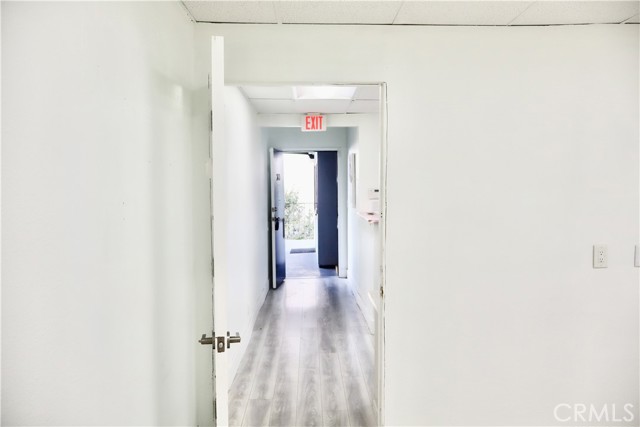 Detail Gallery Image 16 of 25 For 6016 Fallbrook Ave #200,  Woodland Hills,  CA 91367 - 4 Beds | – Baths