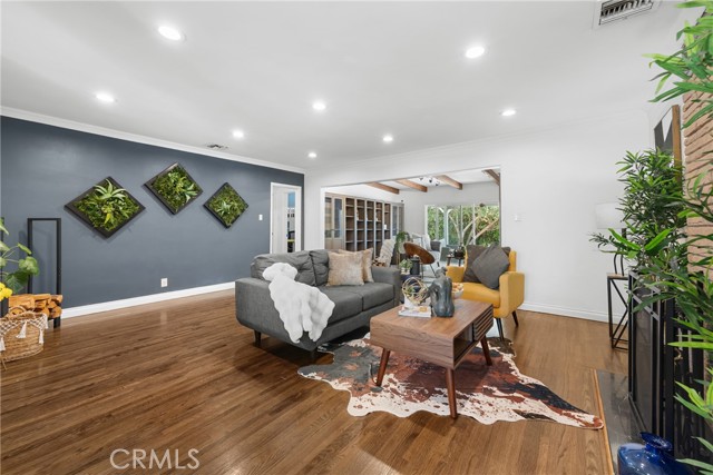 5834 Costello Avenue, Van Nuys CA: https://media.crmls.org/medias/f07a7b28-7f8f-414a-ac51-b0daa8ae56a3.jpg