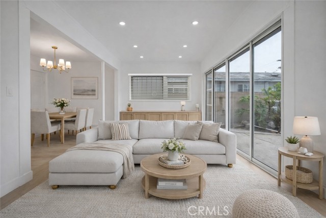 Detail Gallery Image 11 of 38 For 8211 Louise Ave, Northridge,  CA 91325 - 3 Beds | 2 Baths