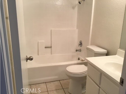 https://media.crmls.org/medias/f07af405-1ab5-4de5-bbf4-e975525d7f62.jpg?preset=X-Large