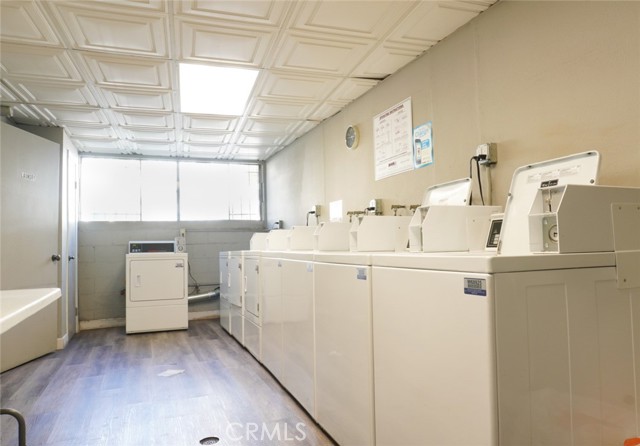 570 W Stocker Street, Glendale CA: https://media.crmls.org/medias/f07b275e-8a27-427a-a08a-77a7367e9348.jpg
