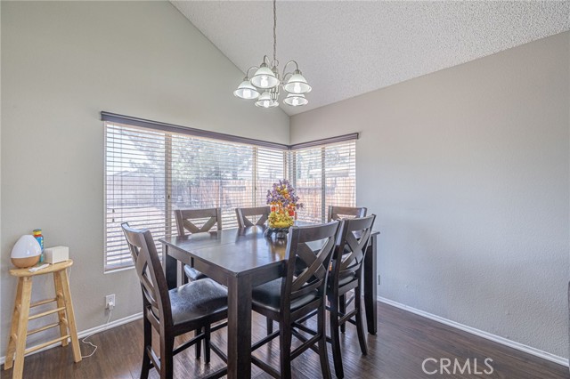 Detail Gallery Image 13 of 39 For 3336 E Avenue Q10, Palmdale,  CA 93550 - 4 Beds | 3 Baths