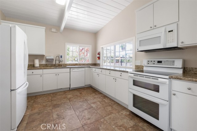 Community Club House full size kitchen