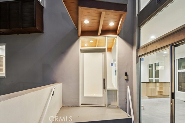 Detail Gallery Image 5 of 75 For 13424 Contour Dr, Sherman Oaks,  CA 91423 - 3 Beds | 4 Baths