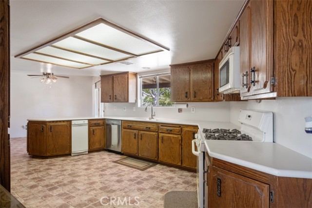 Detail Gallery Image 10 of 37 For 58697 Santa Barbara Dr, Yucca Valley,  CA 92284 - 3 Beds | 2 Baths