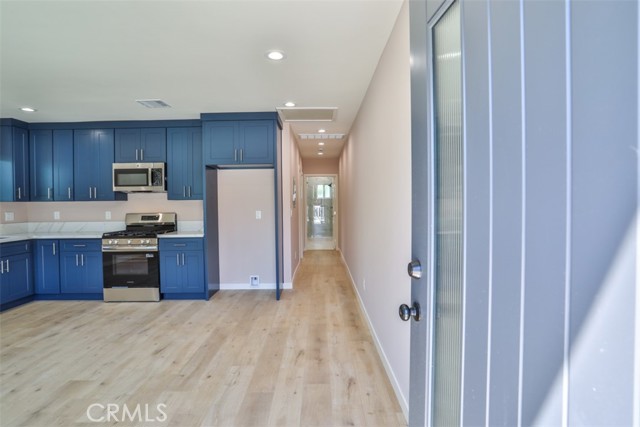 2111 Scott Road, Burbank CA: https://media.crmls.org/medias/f07d4edb-4af4-4dc7-ac10-529ff377d0c7.jpg