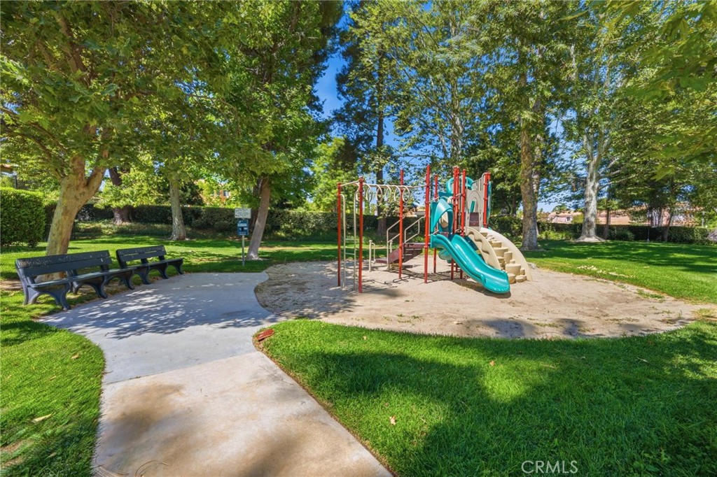 https://media.crmls.org/medias/f07d5016-2add-46aa-8b5f-5a1e4976d9dd.jpg?preset=X-Large
