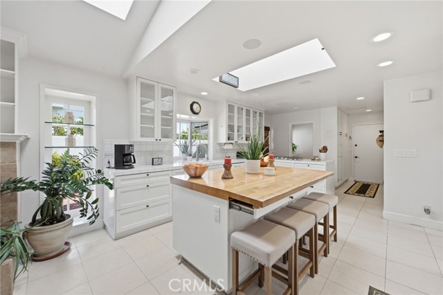 Detail Gallery Image 22 of 71 For 1633 Santiago, Newport Beach,  CA 92660 - 4 Beds | 3/1 Baths