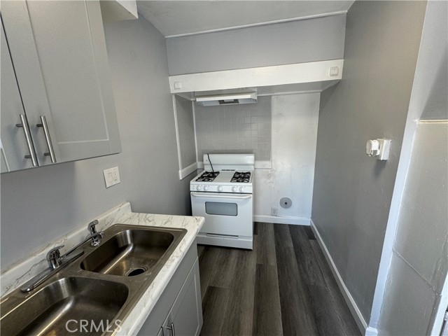 Detail Gallery Image 11 of 15 For 1107 Mahanna Ave, Long Beach,  CA 90813 - – Beds | – Baths