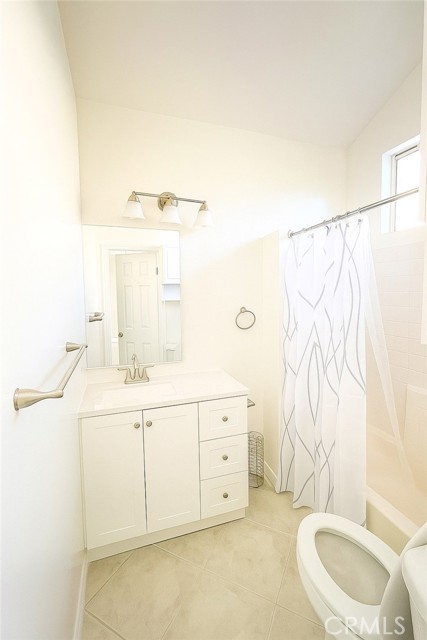 21024 Hemmingway Street, Canoga Park CA: https://media.crmls.org/medias/f07f5508-2342-4337-8012-3bc504a60b2c.jpg