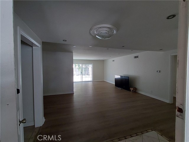 Detail Gallery Image 5 of 19 For 2542 N Pacific Ave, Santa Ana,  CA 92706 - 4 Beds | 3 Baths