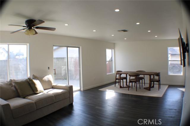 Detail Gallery Image 6 of 21 For 1915 E 120th St, Los Angeles,  CA 90059 - 4 Beds | 3 Baths