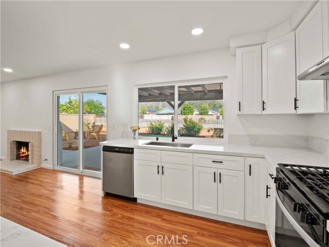 27572 Caraway Lane, Saugus CA: https://media.crmls.org/medias/f080a827-abe6-4952-a0bb-cea2c1e7d57e.jpg