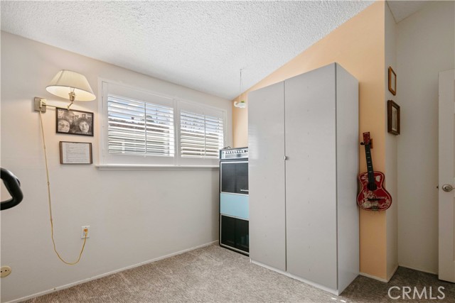 Detail Gallery Image 14 of 25 For 19144 Avenue of the Oaks #D,  Newhall,  CA 91321 - 2 Beds | 1 Baths