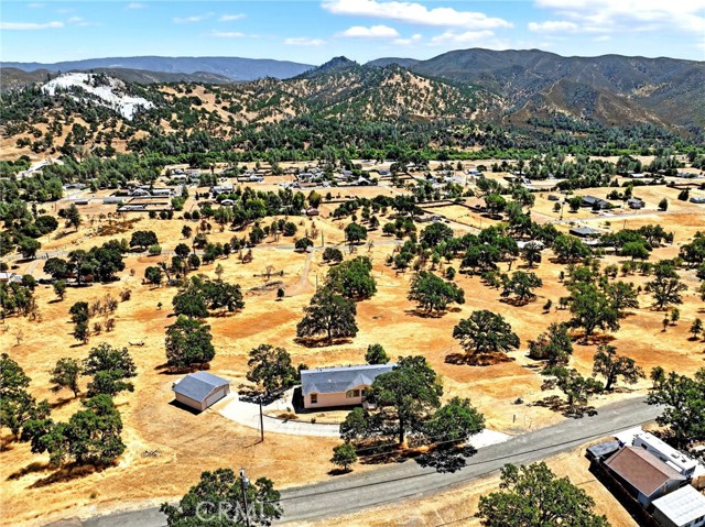 2564 Indian Hill Road, Clearlake Oaks CA: https://media.crmls.org/medias/f0812df1-9db5-4a66-b8c6-d923880b761d.jpg