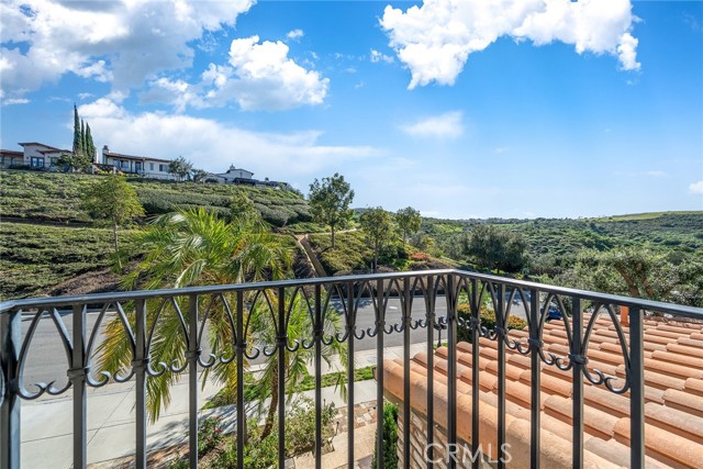 Detail Gallery Image 3 of 36 For 19 Momento, Irvine,  CA 92603 - 5 Beds | 4/1 Baths