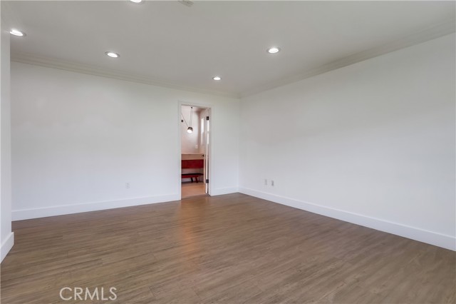 5528 Voletta Place, Valley Village CA: https://media.crmls.org/medias/f08177b6-0741-4abe-b5d6-f243c385cab4.jpg