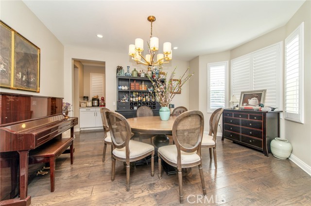 Image 4 of 66 For 220 Barnes  