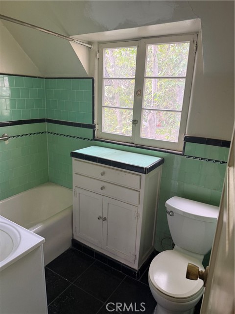 Detail Gallery Image 21 of 32 For 1437 Greenfield Ave, Los Angeles,  CA 90025 - – Beds | – Baths