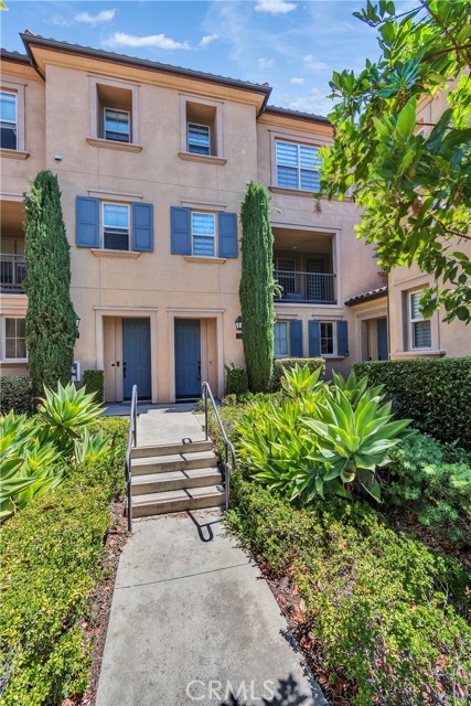 58 Origin, Irvine CA: https://media.crmls.org/medias/f082345a-aafa-4936-8c6c-98eca440df14.jpg