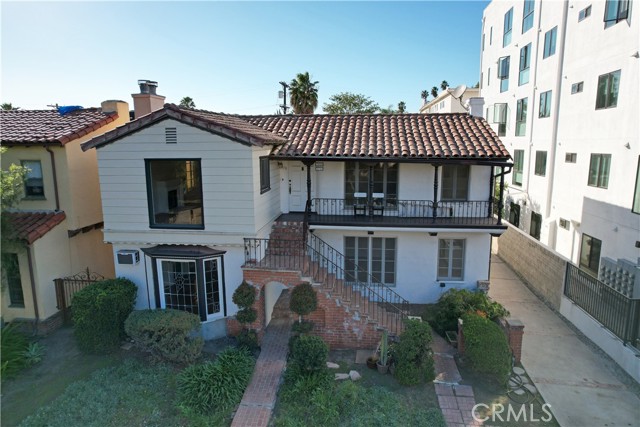 Detail Gallery Image 1 of 30 For 915 S Le Doux Rd, Los Angeles,  CA 90035 - 3 Beds | 2 Baths