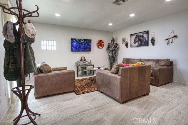 6367 Split Rock Avenue, 29 Palms CA: https://media.crmls.org/medias/f0837074-ebc1-44a2-95e3-ff288c8b0deb.jpg