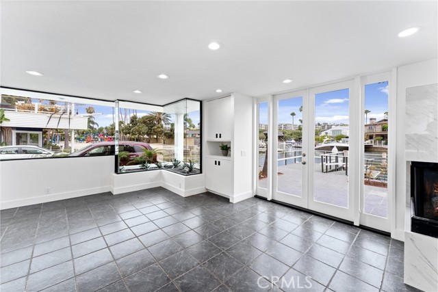 Detail Gallery Image 6 of 19 For 4210 River Ave, Newport Beach,  CA 92663 - 2 Beds | 3 Baths