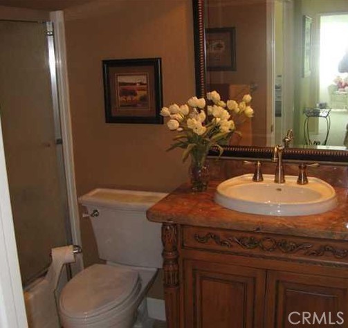 22081 Broken Bow Drive, Lake Forest CA: https://media.crmls.org/medias/f08465fa-8874-4786-8387-57f31ac6e137.jpg
