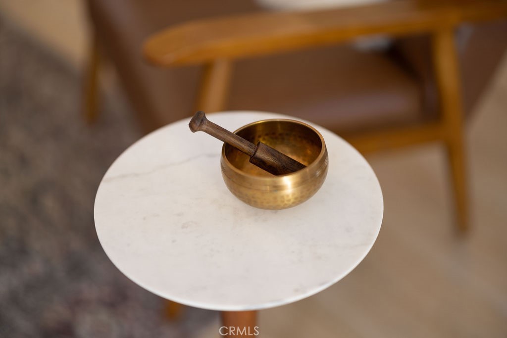 https://media.crmls.org/medias/f084d5cb-1570-41f3-a8ed-3579d557d397.jpg?preset=X-Large