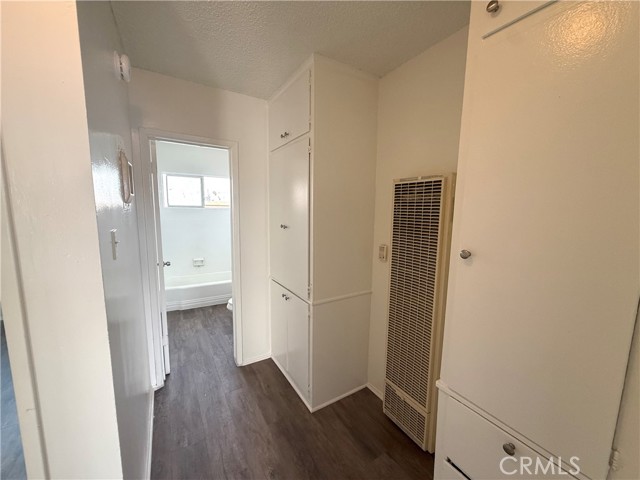 Detail Gallery Image 6 of 13 For 1036 W 95th St #5,  Los Angeles,  CA 90044 - 2 Beds | 1 Baths