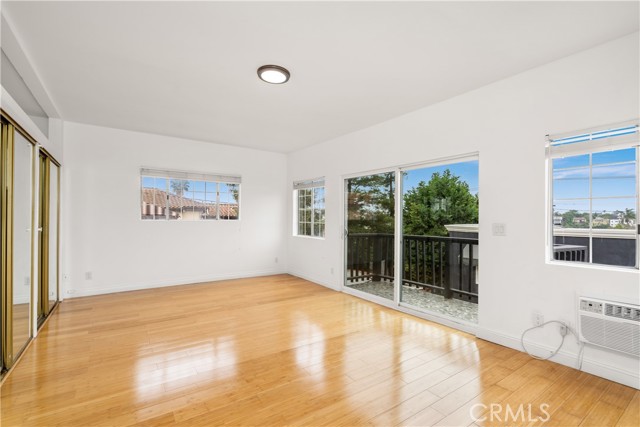 1229 S Longwood Avenue, Los Angeles CA: https://media.crmls.org/medias/f08515f4-9cb5-46ba-b9a4-a098fd0a23e0.jpg