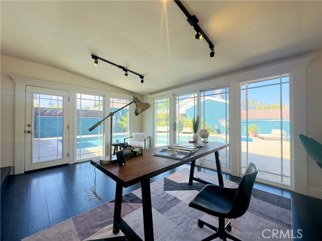 8110 Lesner Avenue, Lake Balboa CA: https://media.crmls.org/medias/f08530bc-3c7e-42ac-a80b-86cb14302236.jpg