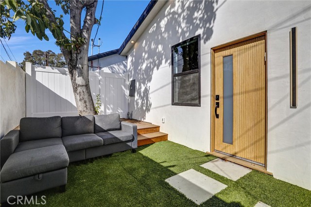 Detail Gallery Image 16 of 17 For 6904 Corbin Ave, Reseda,  CA 91335 - 2 Beds | 2 Baths