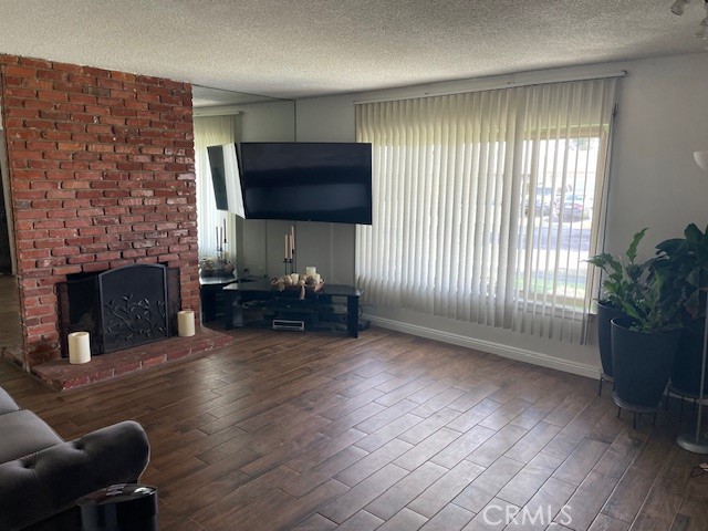 1014 E Jackson Street, Rialto CA: https://media.crmls.org/medias/f085809d-d846-401d-b34b-c054ba2bed7e.jpg