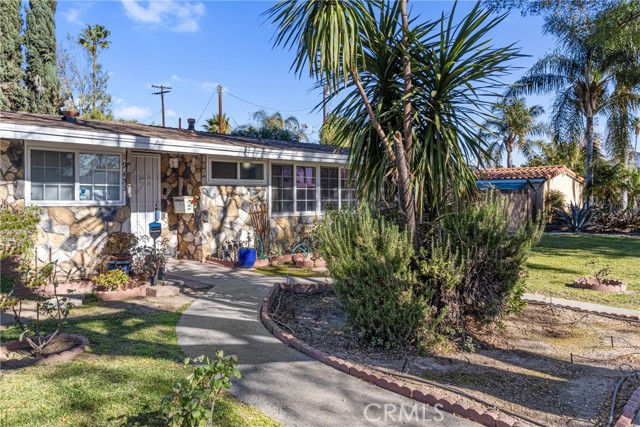 Detail Gallery Image 3 of 35 For 19453 Strathern St, Reseda,  CA 91335 - 4 Beds | 2 Baths