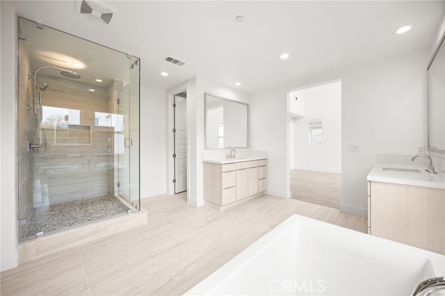 Detail Gallery Image 21 of 28 For 157 Creation St, Irvine,  CA 92618 - 5 Beds | 5 Baths