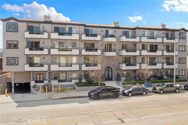 Detail Gallery Image 1 of 1 For 11218 Camarillo St #106,  Toluca Lake,  CA 91602 - 3 Beds | 2/1 Baths