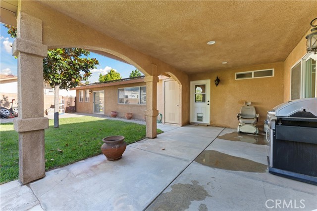 5622 W Avenue M4, Lancaster CA: https://media.crmls.org/medias/f087d033-8dd7-4850-83ea-3d6685658f50.jpg