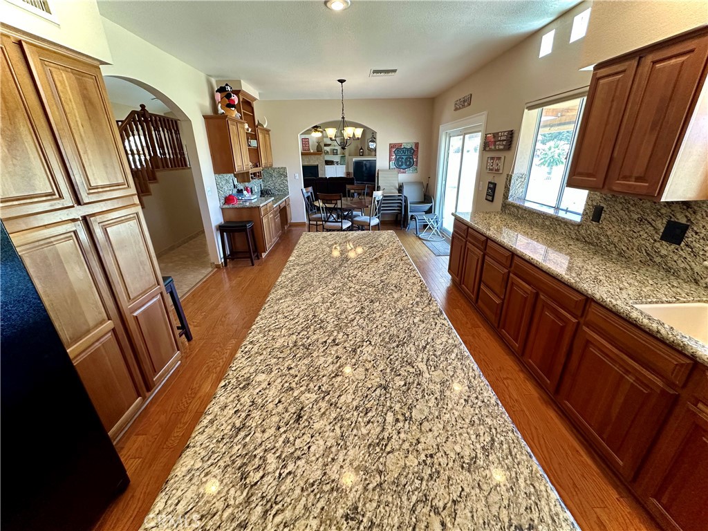 https://media.crmls.org/medias/f087e6a6-6cfb-4155-ad4d-3f29d00f4699.jpg?preset=X-Large