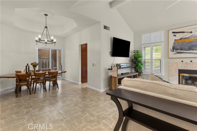 6118 E Garnet Circle, Anaheim CA: https://media.crmls.org/medias/f0887e20-fb2e-42b6-b94c-b87033ba7bd4.jpg