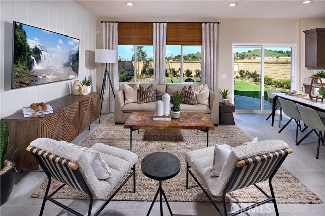 Detail Gallery Image 3 of 20 For 8175 Perada St, Jurupa Valley,  CA 92509 - 4 Beds | 3 Baths