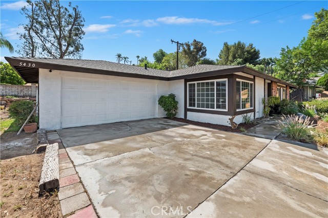 5430 Avenue Juan Bautista, Jurupa Valley CA: https://media.crmls.org/medias/f08ae334-a8bb-4d05-8b1c-b44a44c76f45.jpg