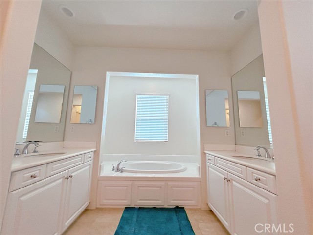 15823 Elfin Forest Avenue, Chino CA: https://media.crmls.org/medias/f08afbcd-5694-4f55-97ee-a4c1a3faa70d.jpg