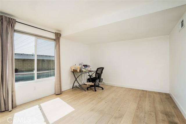 19202 Hickory Lane, Huntington Beach CA: https://media.crmls.org/medias/f08bc1a6-056e-4d3c-ad7a-c0ab51c770bb.jpg