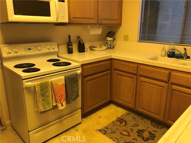 Detail Gallery Image 6 of 10 For 985 E California, Pasadena,  CA 91106 - 2 Beds | 2 Baths