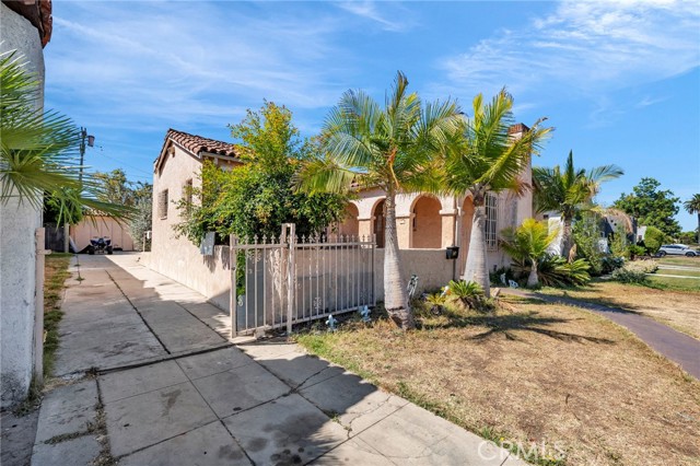 Detail Gallery Image 3 of 38 For 1912 W 76th St, Los Angeles,  CA 90047 - 3 Beds | 1/1 Baths