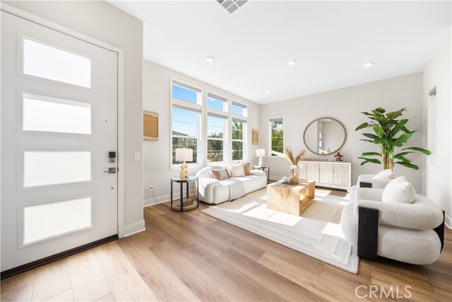 Detail Gallery Image 10 of 59 For 105 Chorus, Irvine,  CA 92618 - 4 Beds | 3/2 Baths