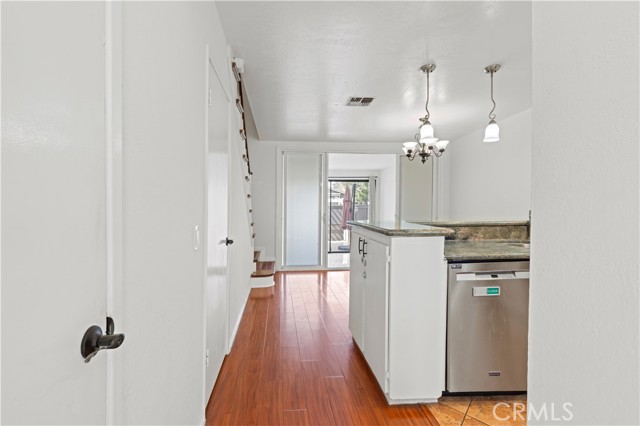 Detail Gallery Image 4 of 39 For 16 Lakepines, Irvine,  CA 92620 - 2 Beds | 1/1 Baths